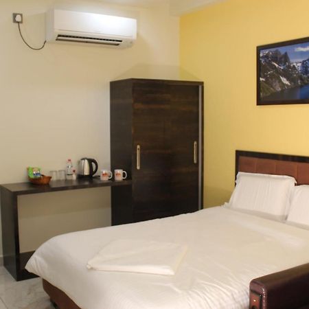 Hotel Kumbhakarna Guntūr 外观 照片